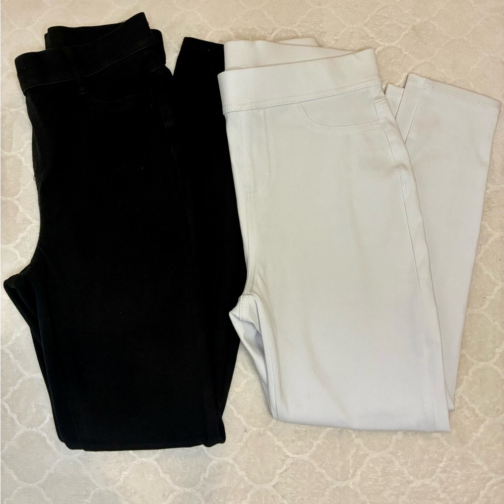 2 Pants Time and Tru Black and White Skinny